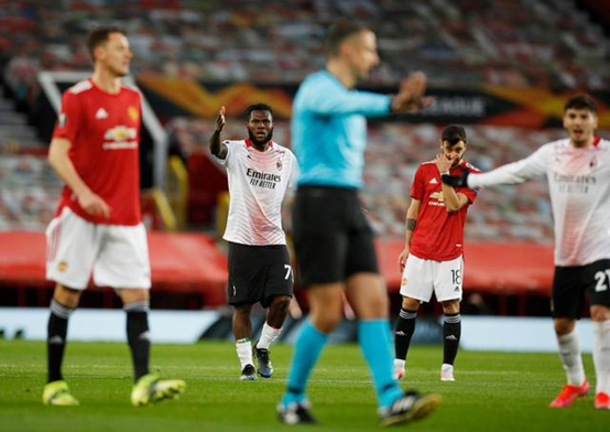  米兰德比平局收场，伊布错失绝杀良机  