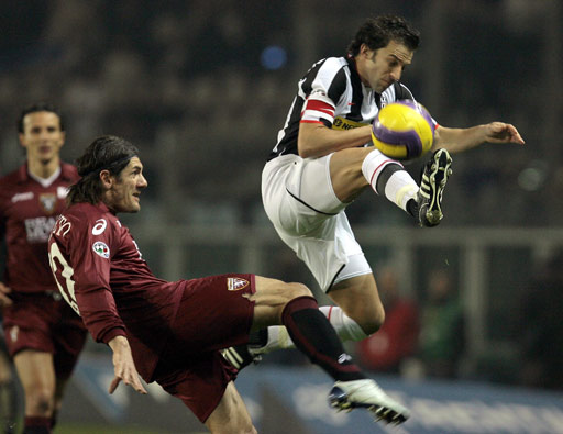  都灵德比战平收场，同城死敌难分高下