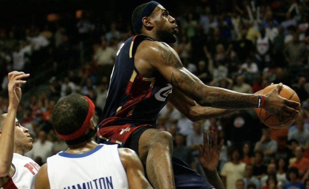  米切尔压哨跳投骑士终结老鹰四连胜绩